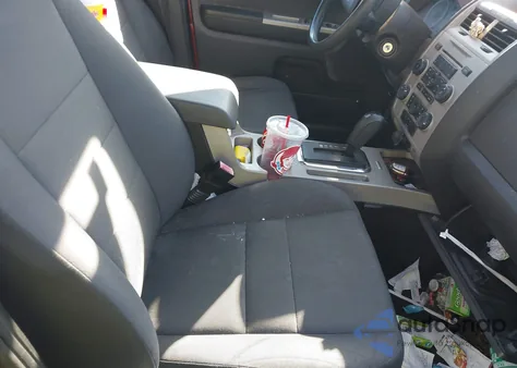 2011 Ford Escape Xlt z USA, uszkodzony, nr VIN 1FMCU0D76BKB89698